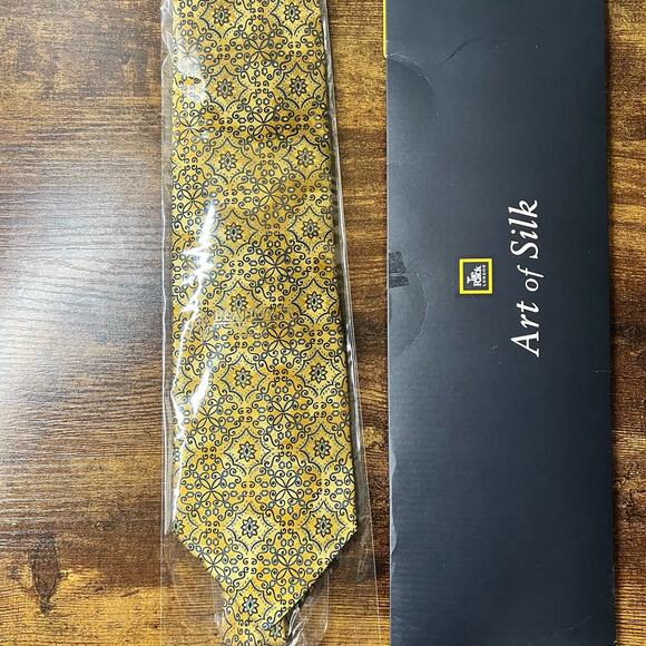 NEW Beaufort Tie Rack Neck Tie OS 100% Silk Gold Italy Black Satin Office Work - Picture 3 of 8